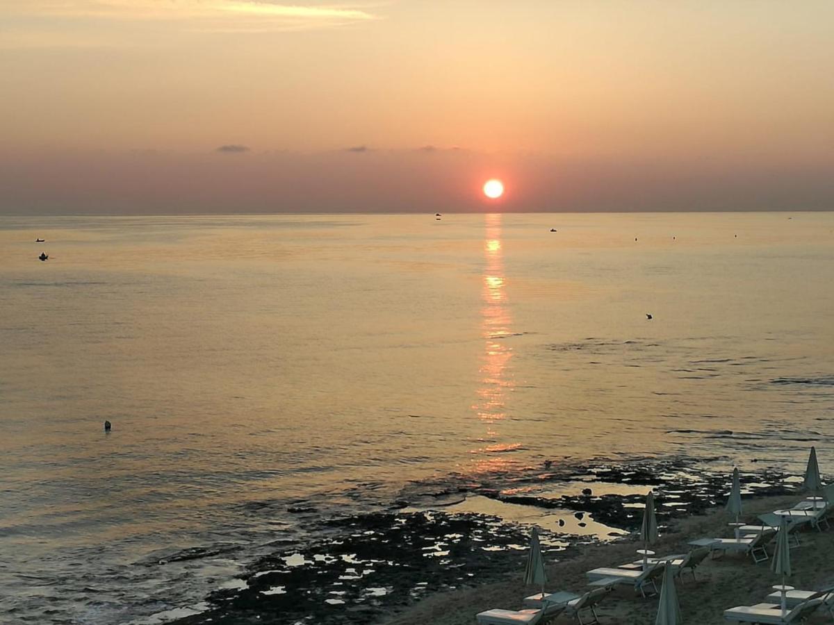 Dimora Grazia In Riva Al Mare Apartment Monopoli Luaran gambar